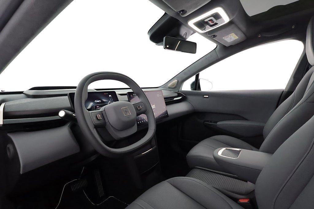 Vehicle Image 11