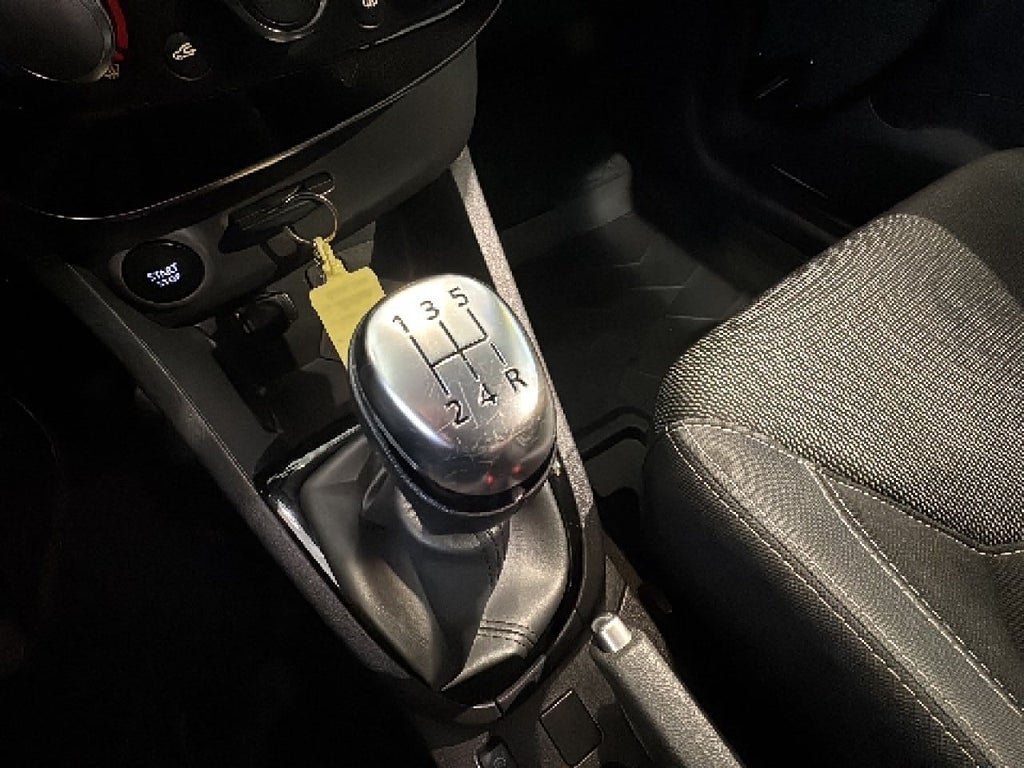 Vehicle Image 12