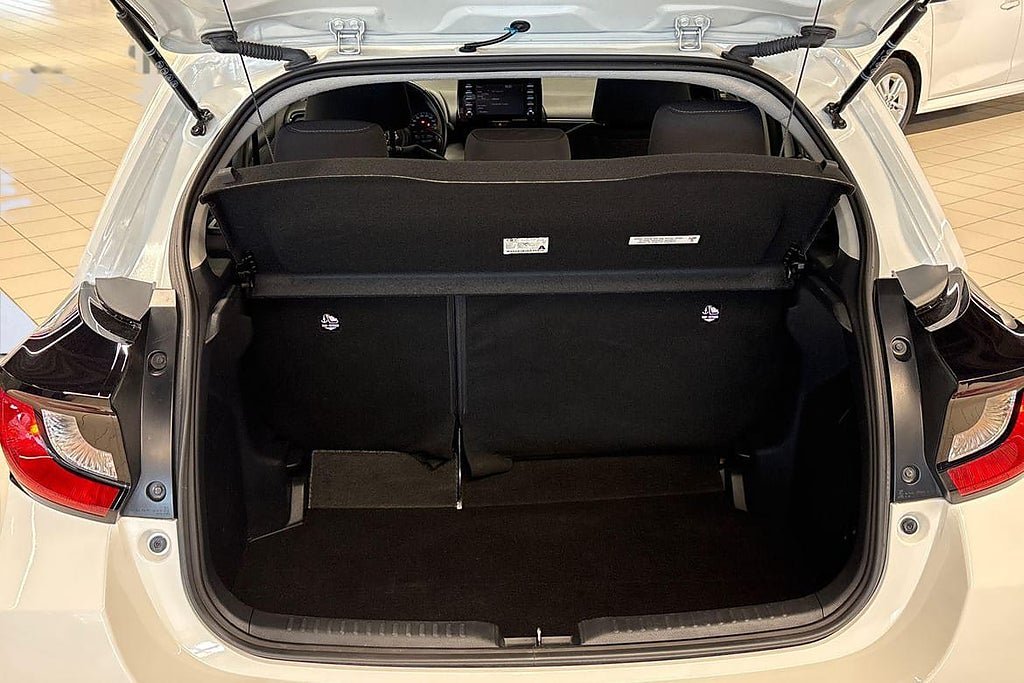Vehicle Image 12