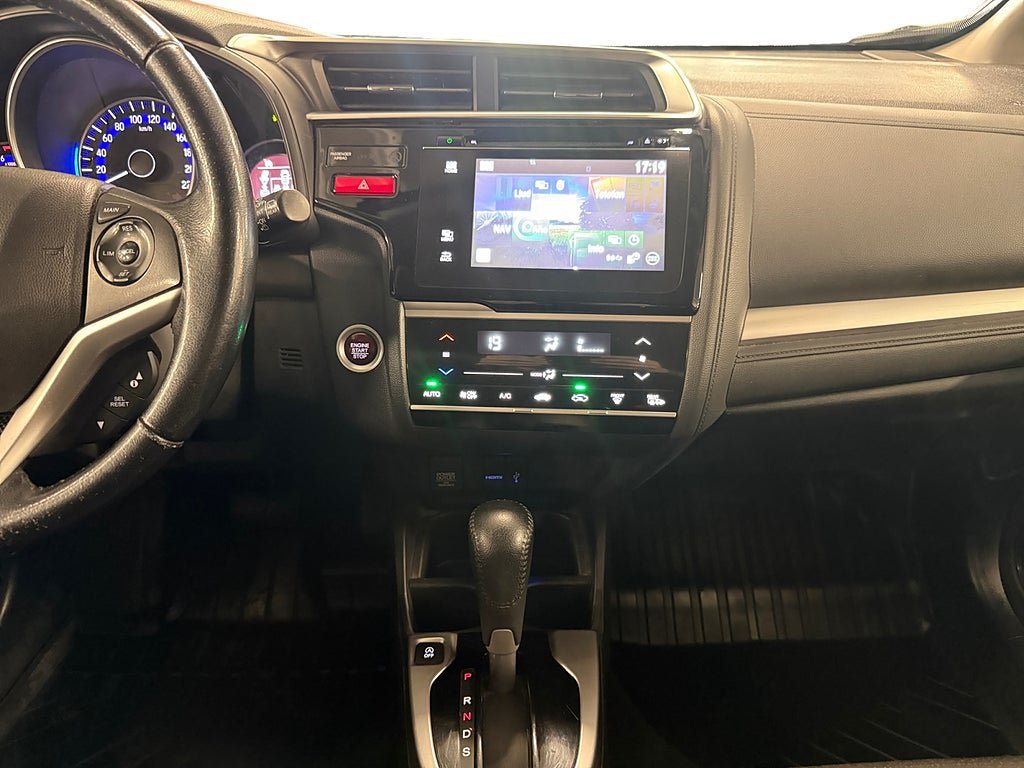 Vehicle Image 15