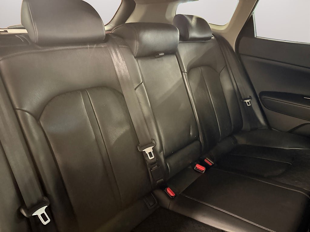 Vehicle Image 12