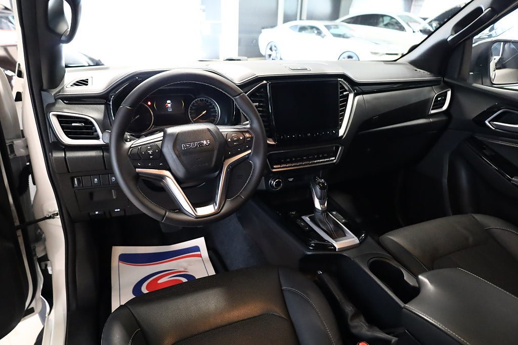 Vehicle Image 10
