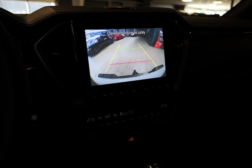 Vehicle Image 16
