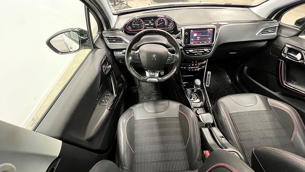 Vehicle Image 8
