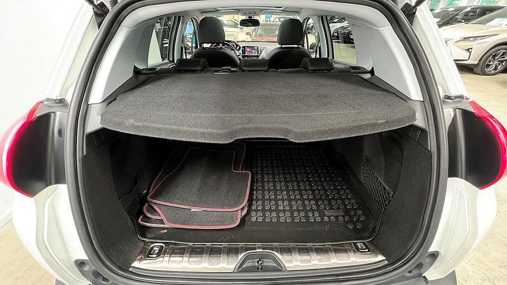 Vehicle Image 15