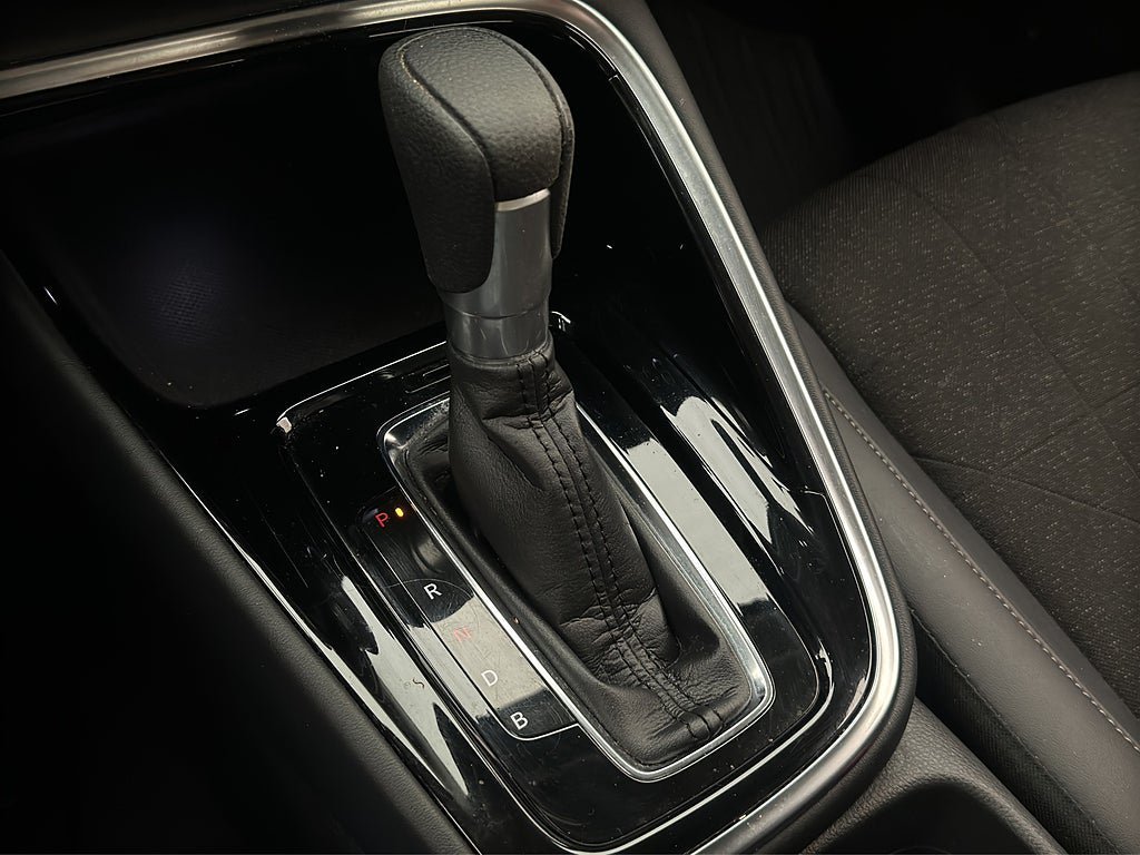 Vehicle Image 25