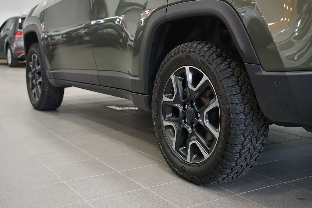 Vehicle Image 8