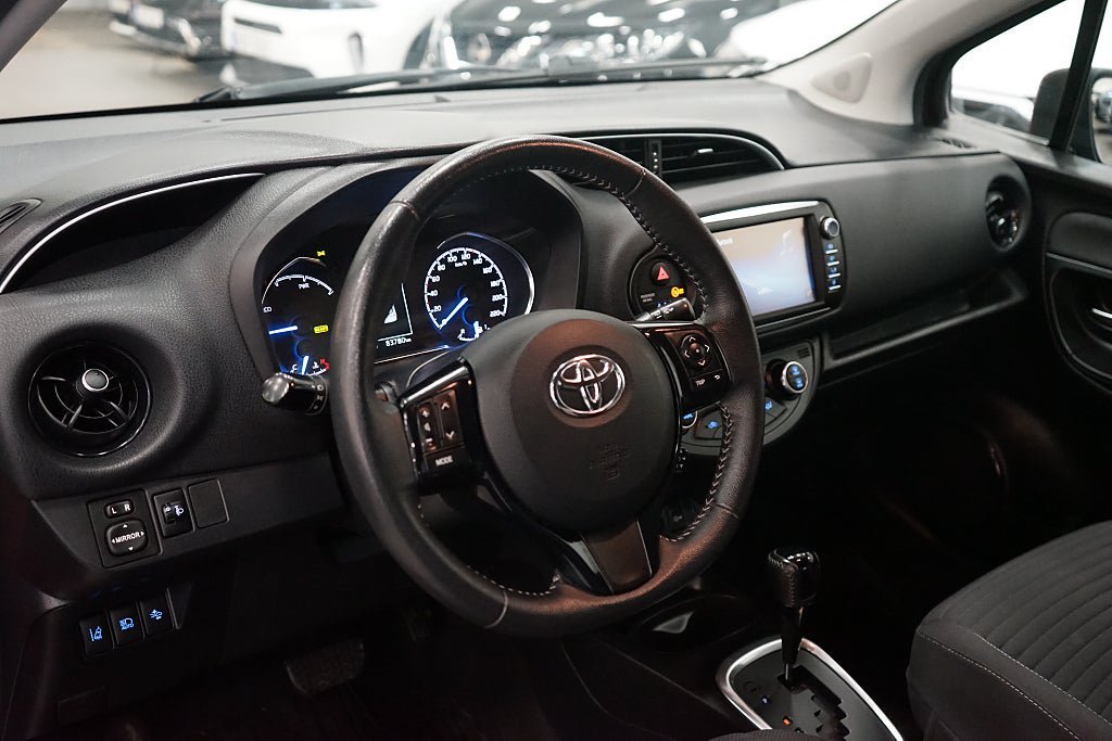 Vehicle Image 12