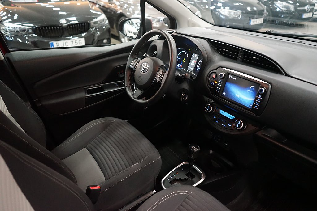 Vehicle Image 13