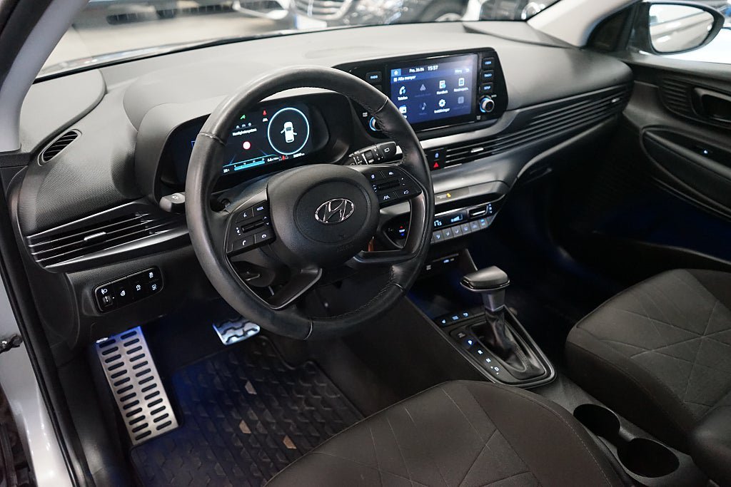 Vehicle Image 12