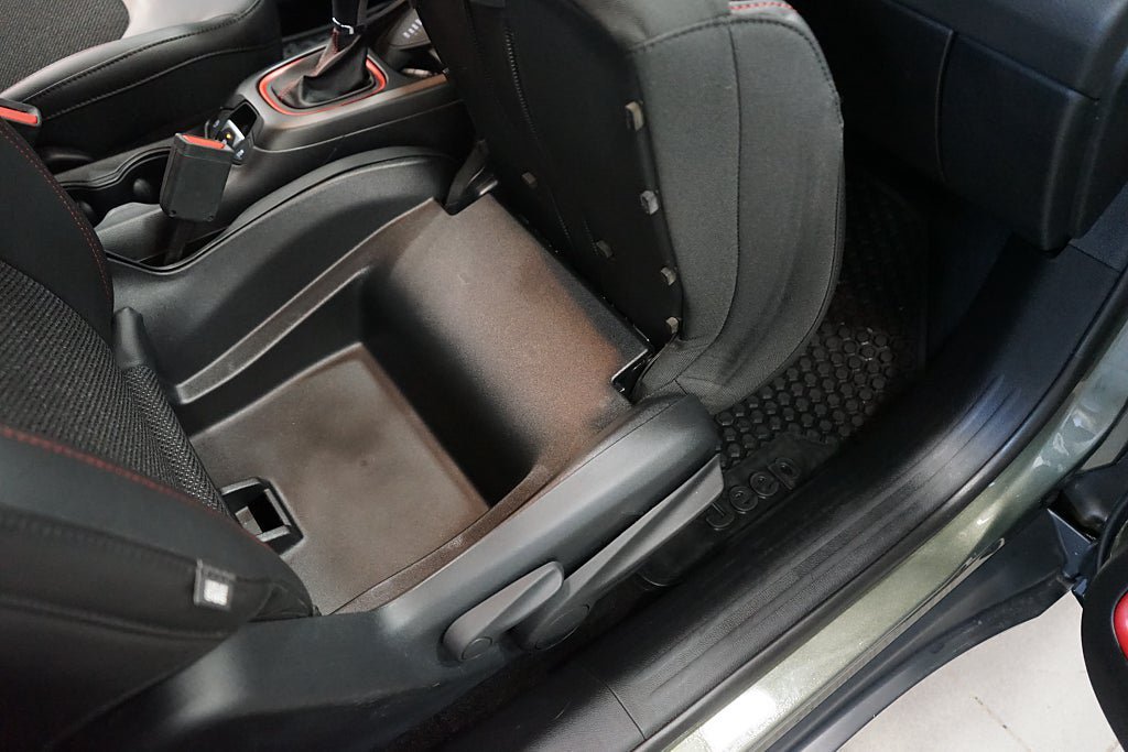 Vehicle Image 25