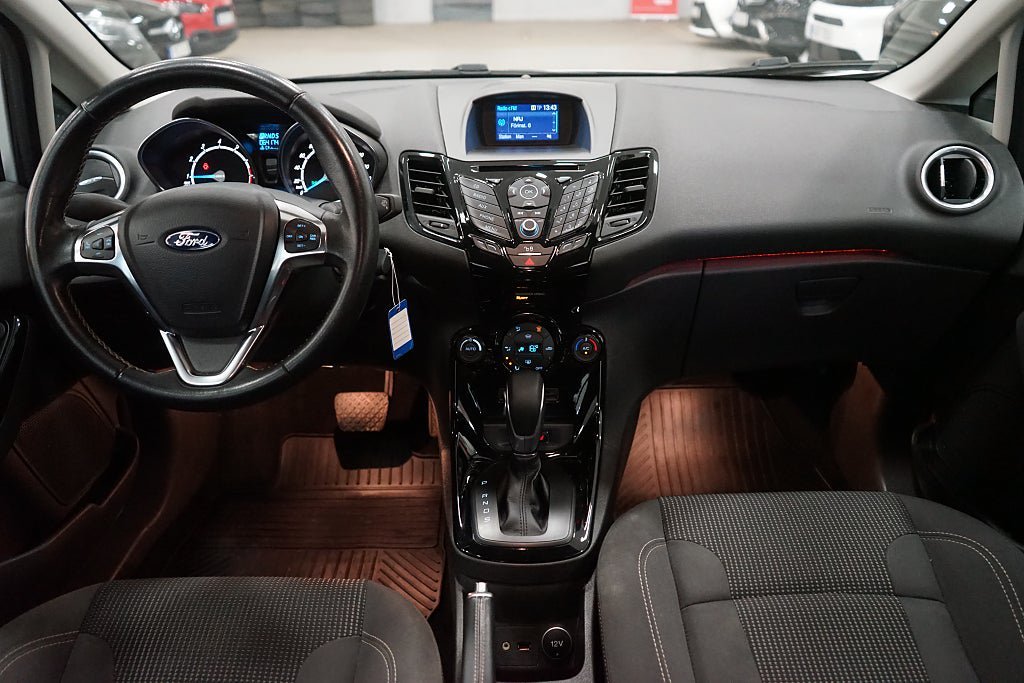 Vehicle Image 8