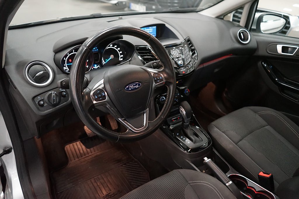 Vehicle Image 9