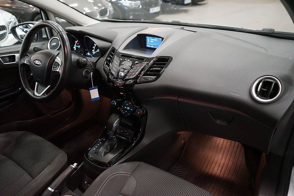 Vehicle Image 14