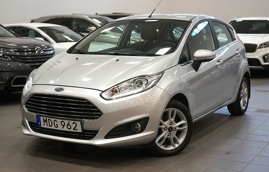 Vehicle Image 16