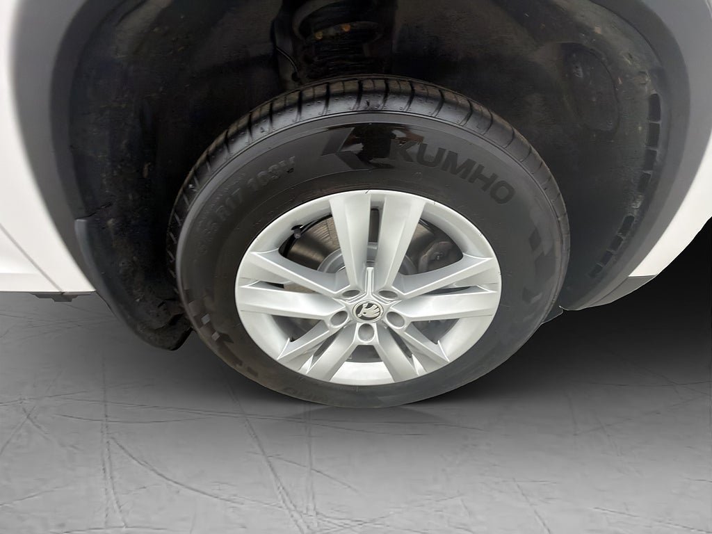 Vehicle Image 32