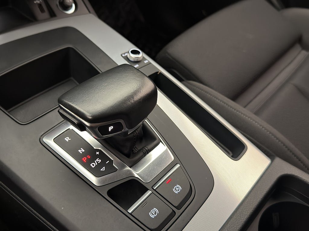 Vehicle Image 25