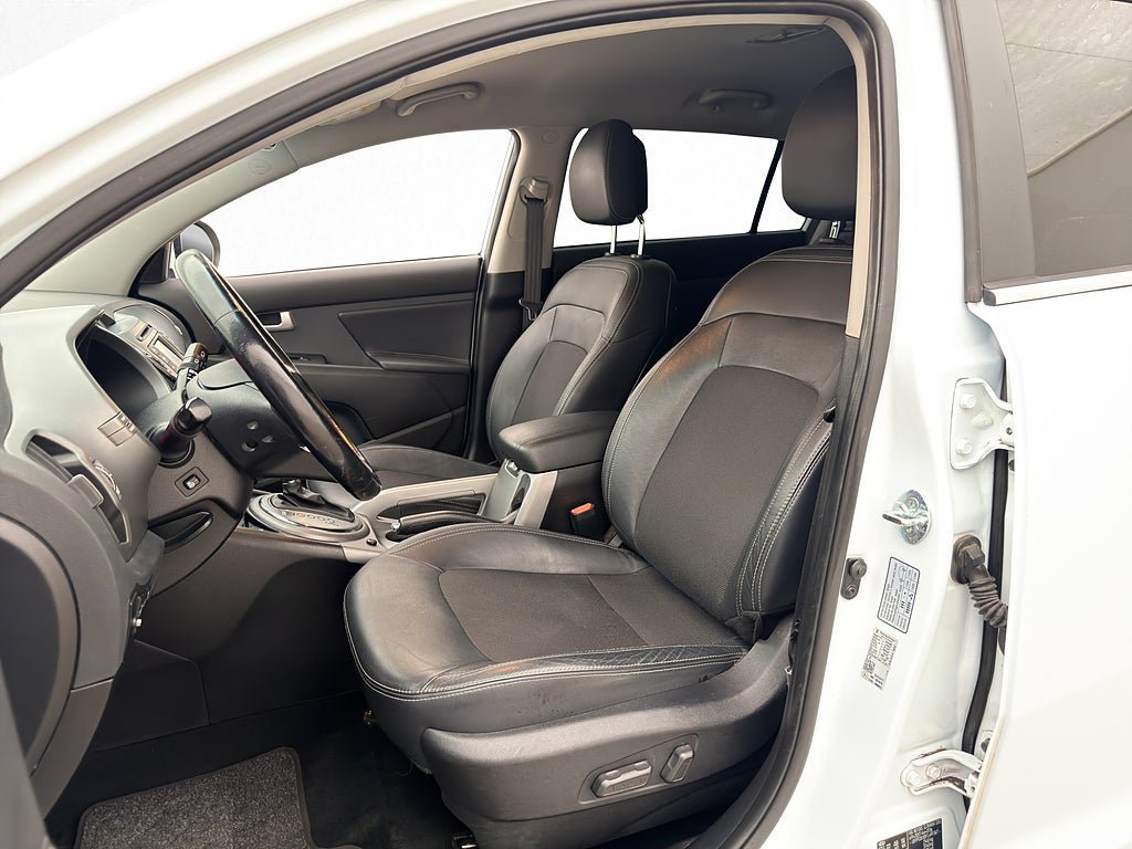 Vehicle Image 11