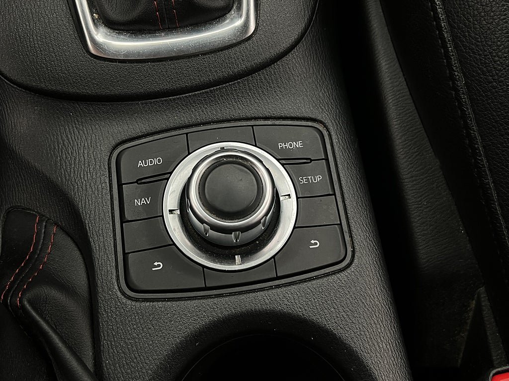 Vehicle Image 25