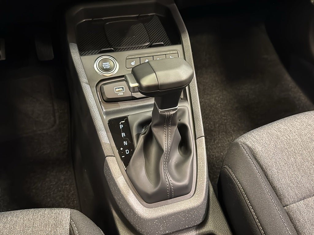 Vehicle Image 12