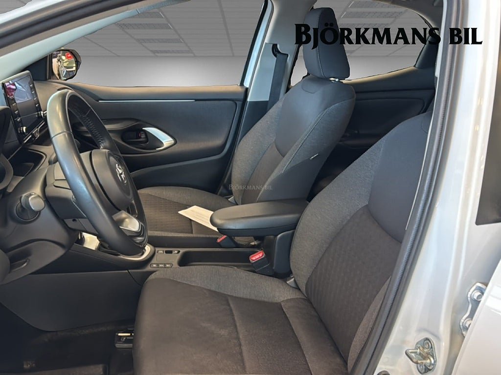 Vehicle Image 8