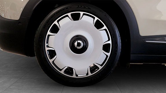 Vehicle Image 13
