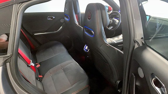 Vehicle Image 9