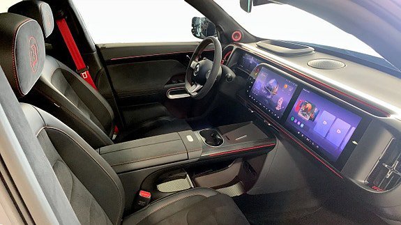 Vehicle Image 6