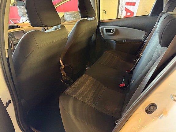Vehicle Image 12