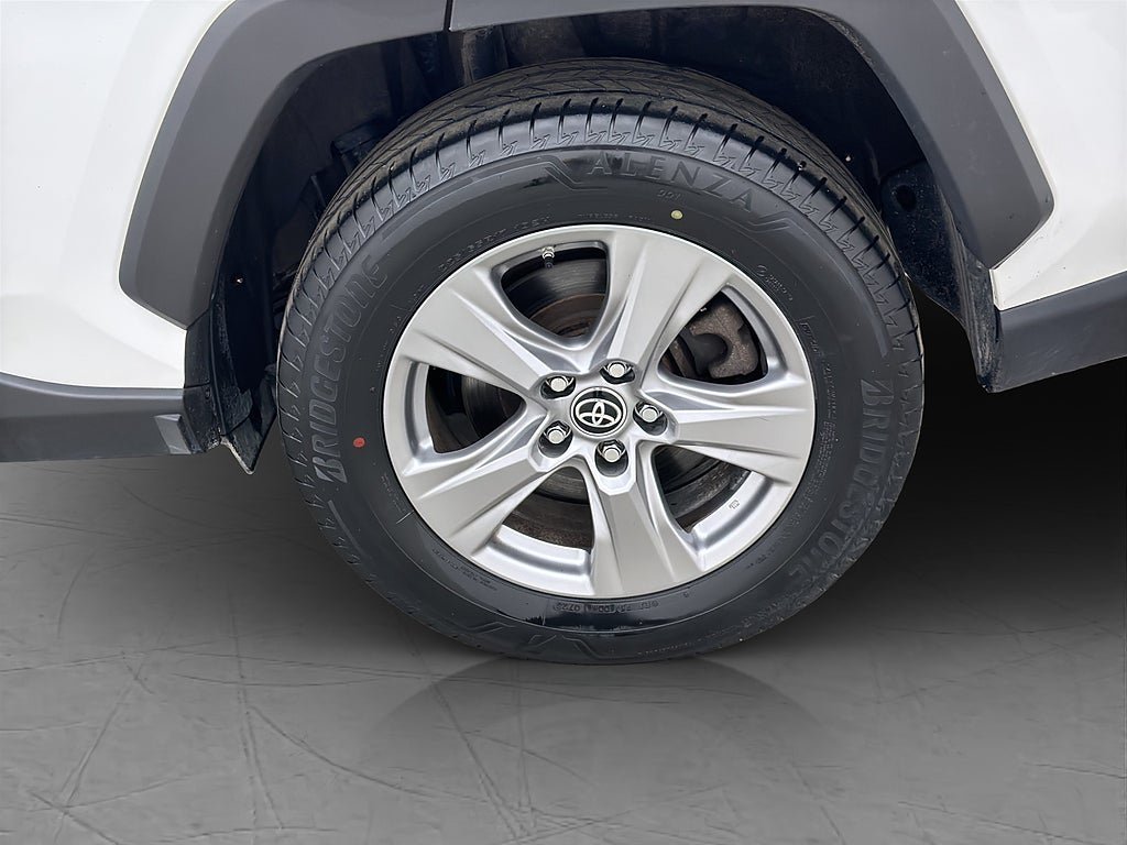 Vehicle Image 25