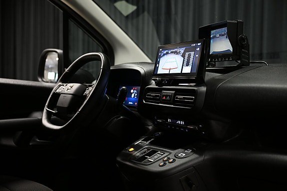 Vehicle Image 26