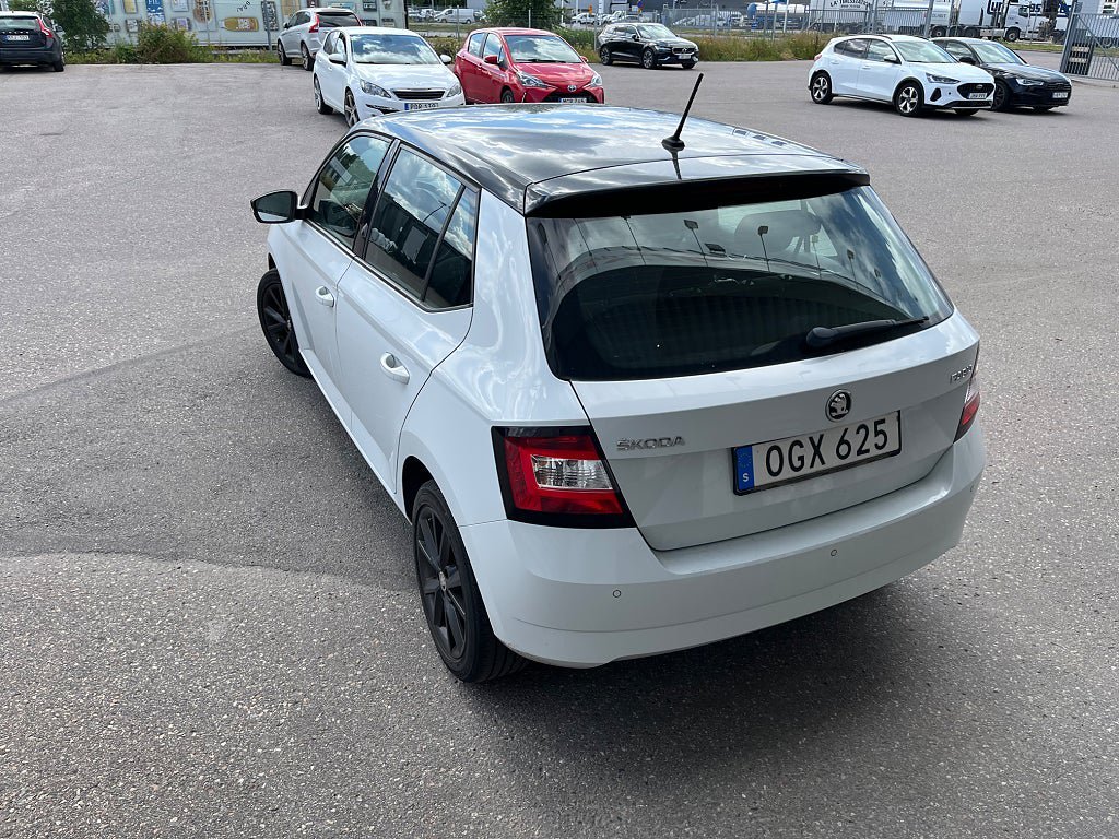 Vehicle Image 5