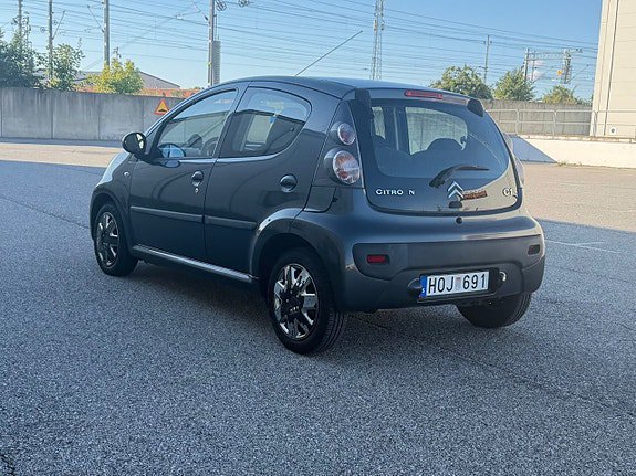 Vehicle Image 4