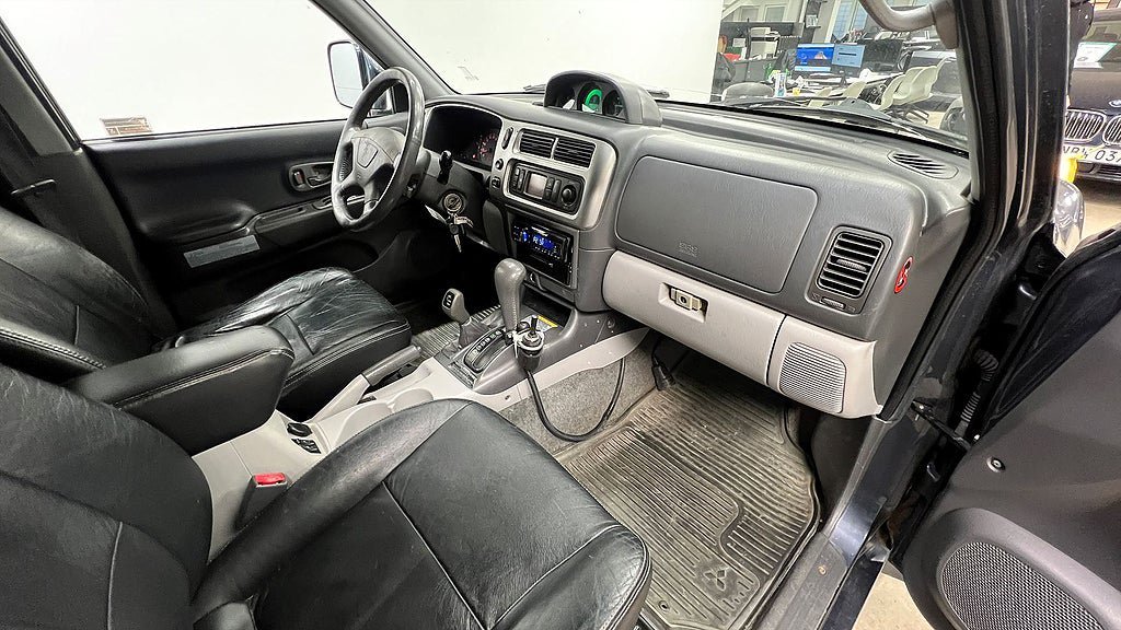 Vehicle Image 10
