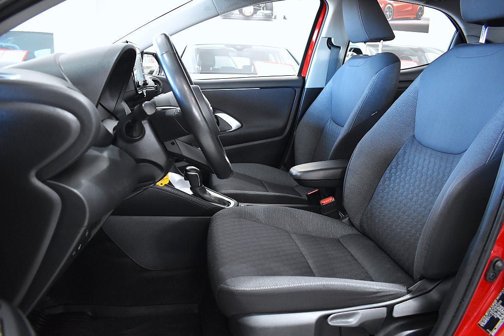 Vehicle Image 8
