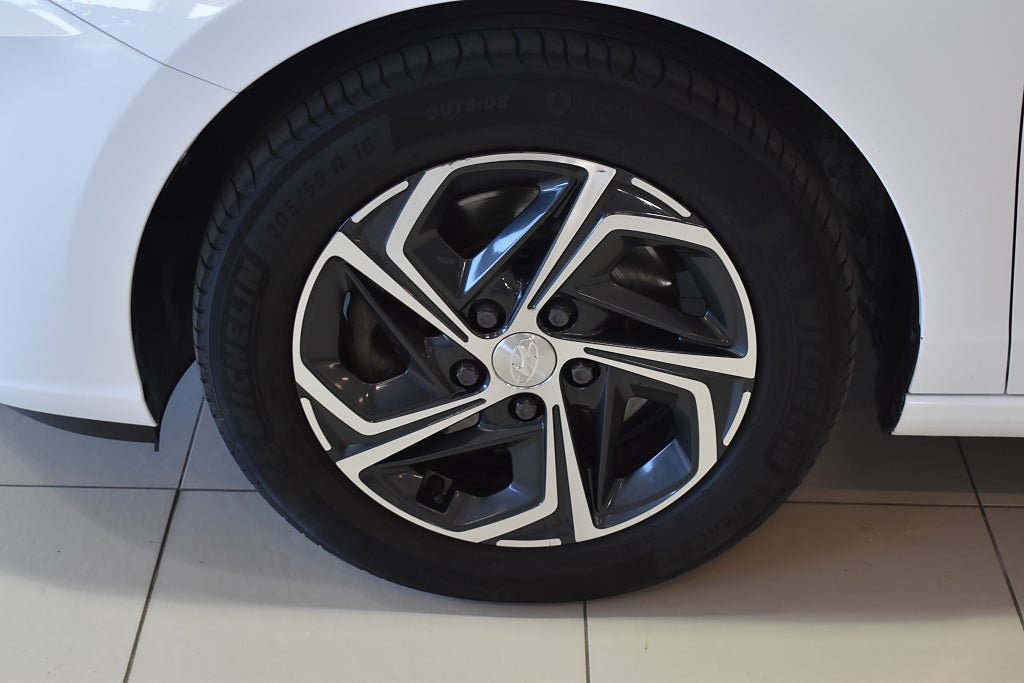 Vehicle Image 21