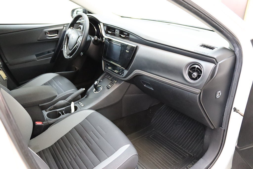 Vehicle Image 12