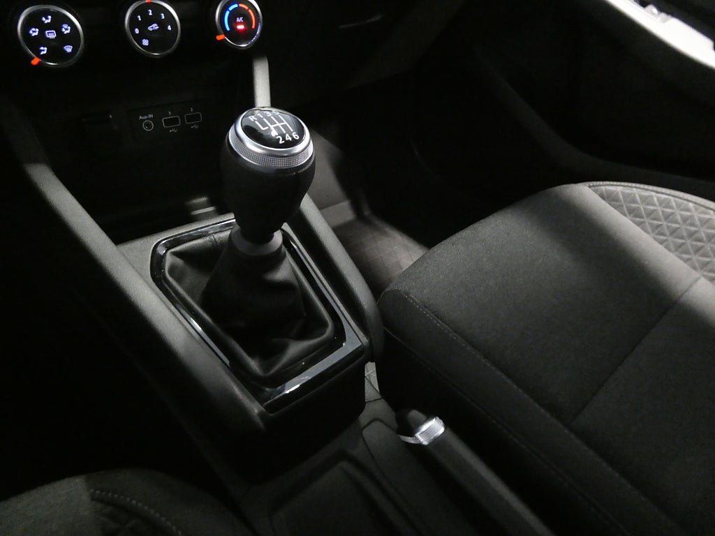 Vehicle Image 16