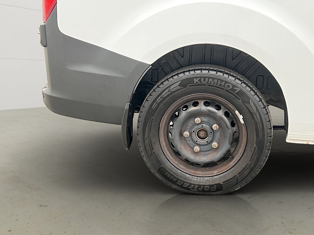 Vehicle Image 32