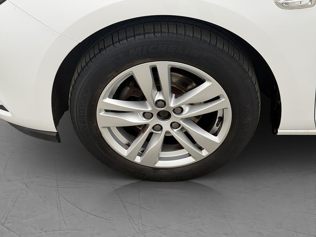 Vehicle Image 25
