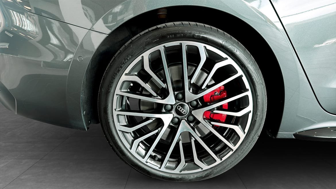 Vehicle Image 6