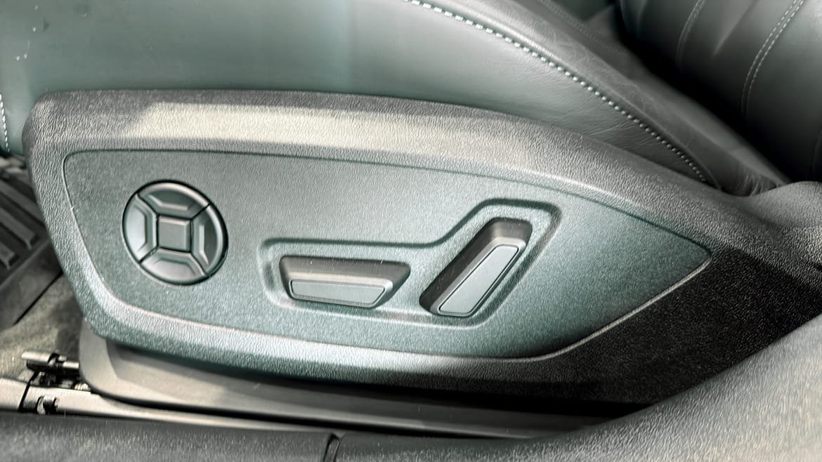 Vehicle Image 15