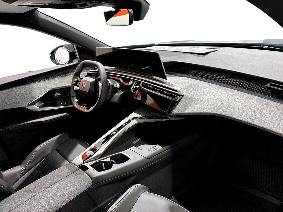 Vehicle Image 12