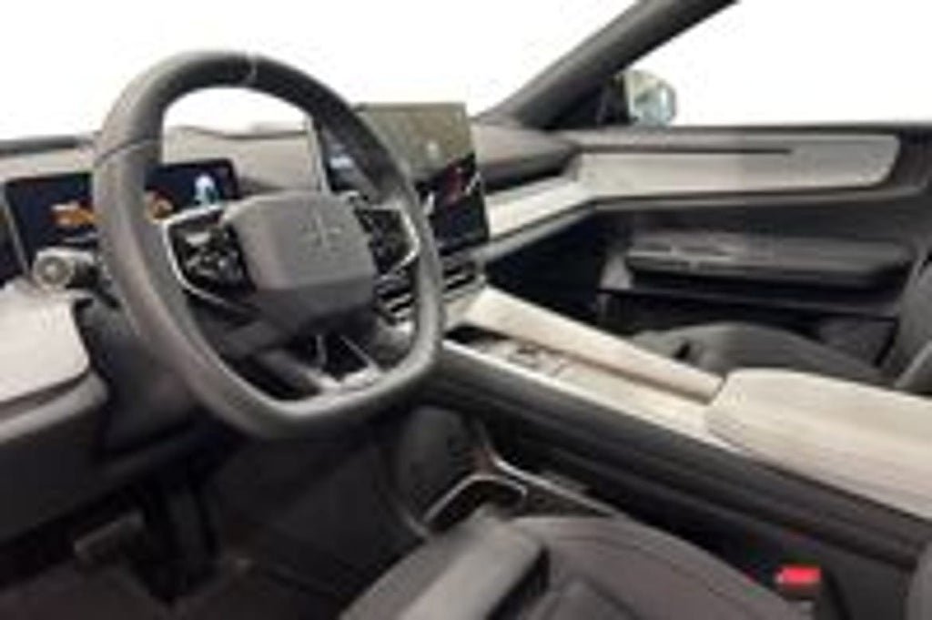 Vehicle Image 8