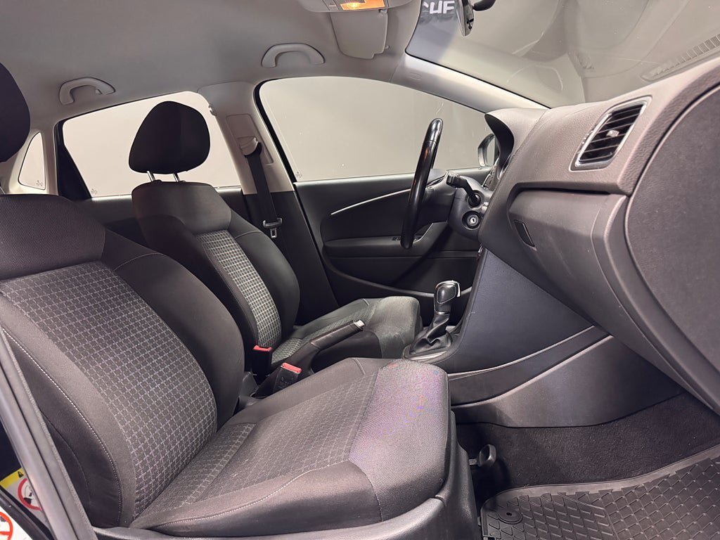 Vehicle Image 6