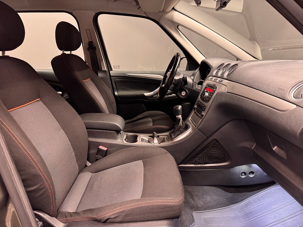 Vehicle Image 6