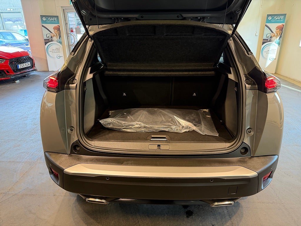 Vehicle Image 25