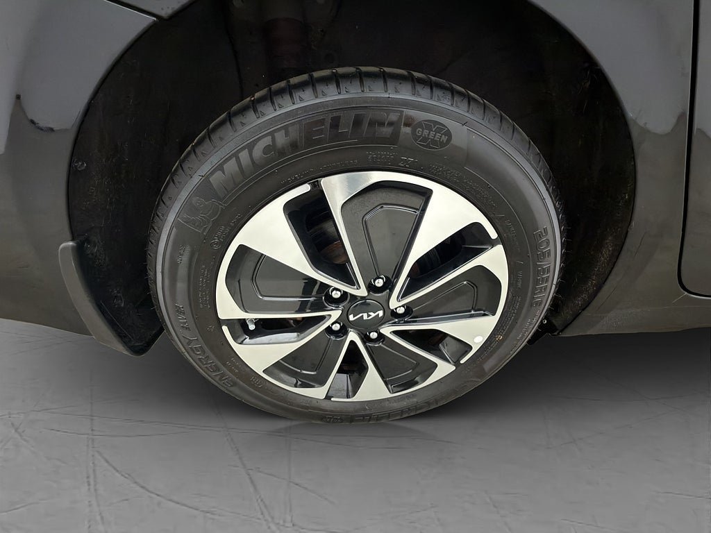 Vehicle Image 32