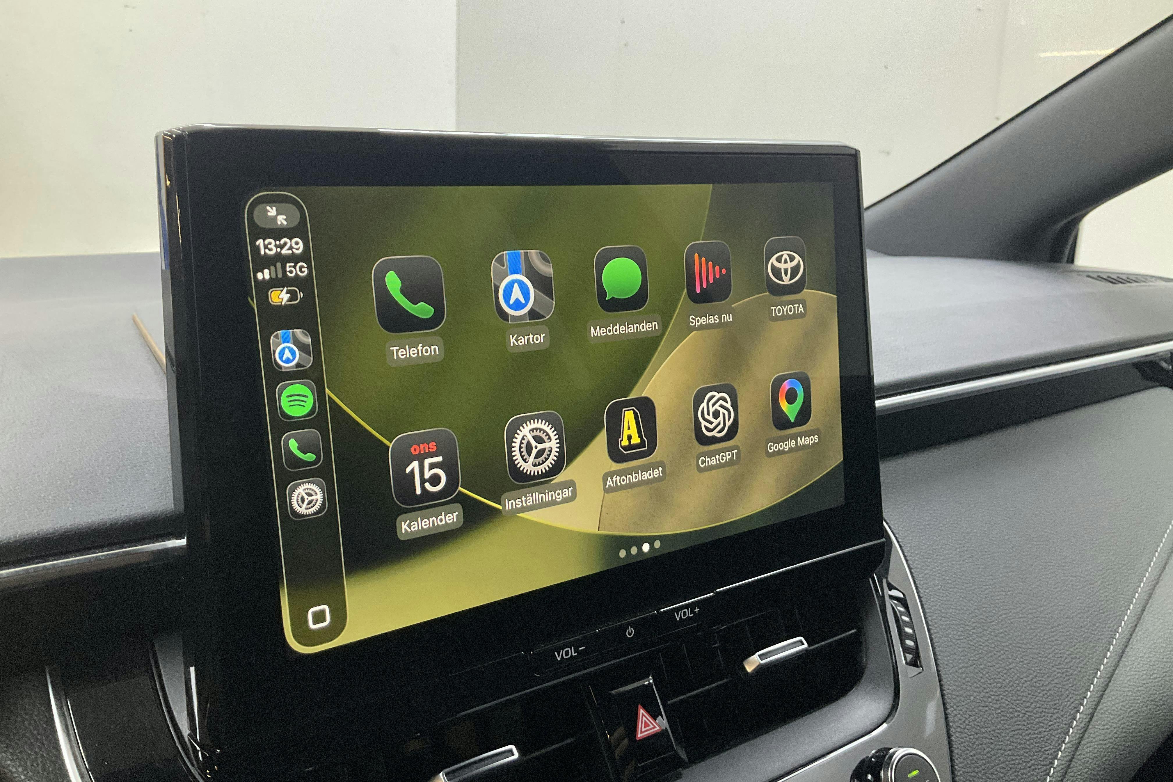 Vehicle Image 12