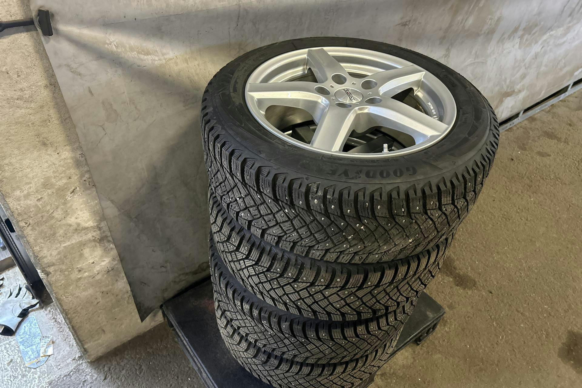 Vehicle Image 14